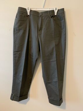 Women’s Olive Green Capris - Classic Cuffed Pants
